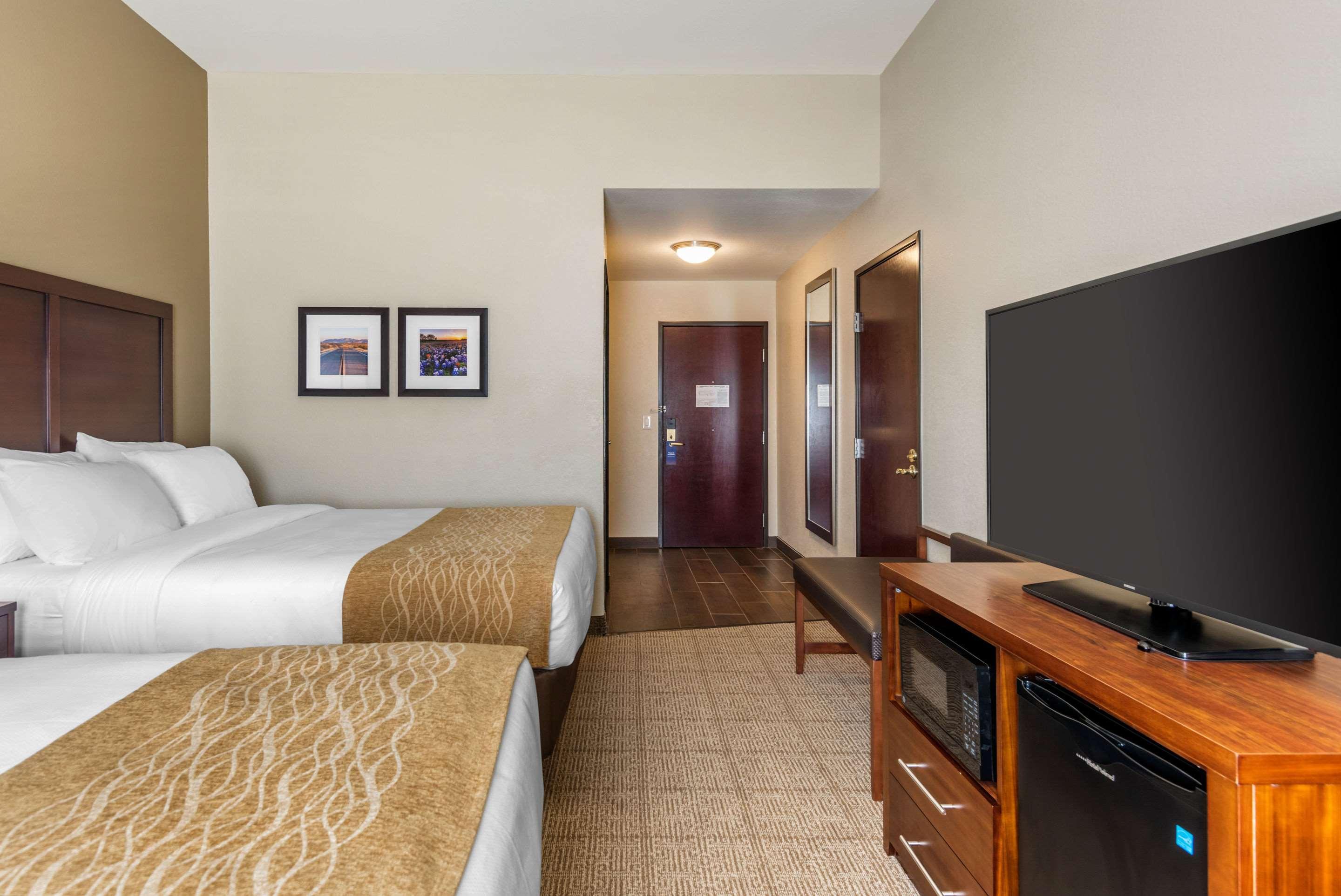 Comfort Inn & Suites Big Spring Exterior photo